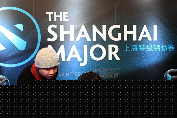 贝贝！小伞韦鲁斯狂轰五杀逆转局势 乐言队1-0宝蓝队