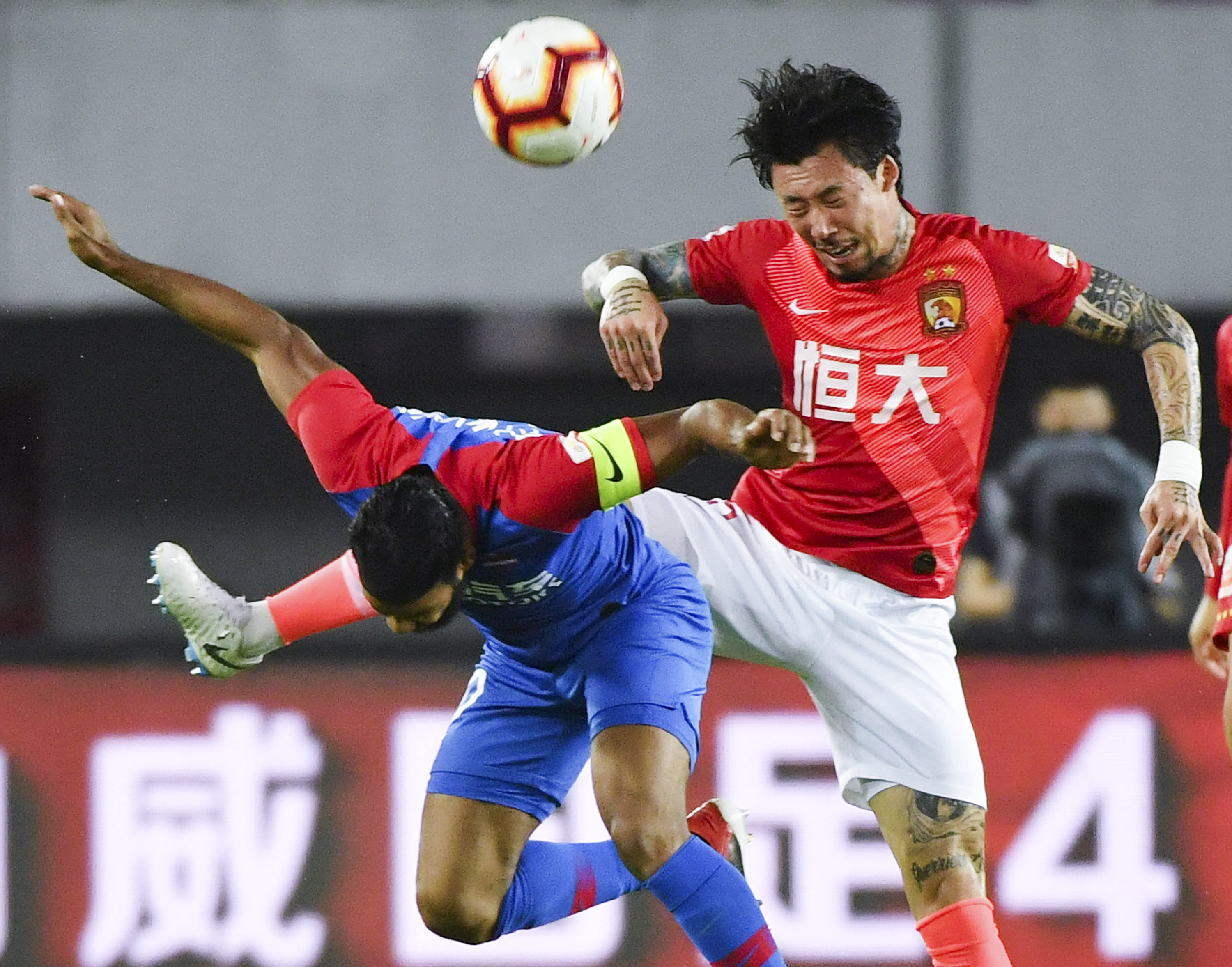 意甲-魔笛送助攻米兰2-0莱切获首胜
